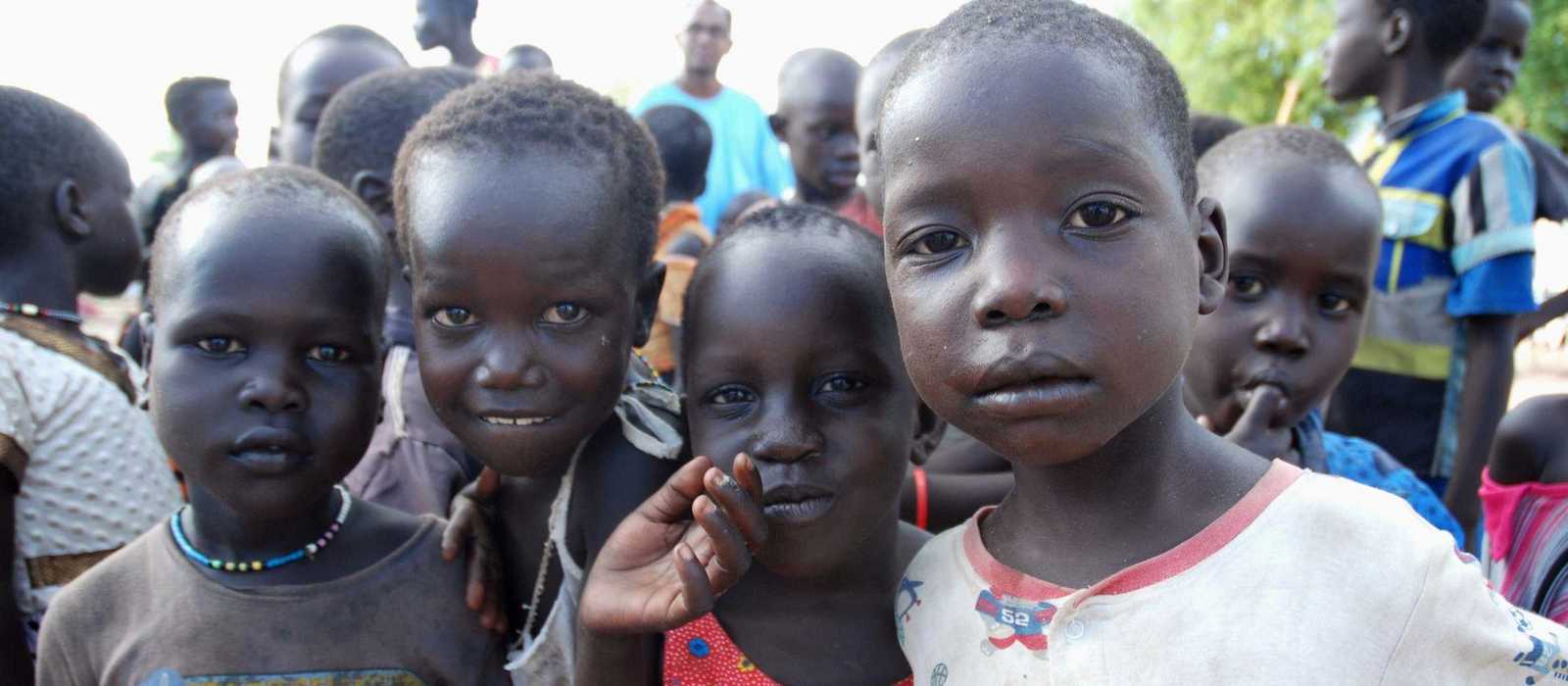 Gruppe kleiner Kinder im Camp Gumbo