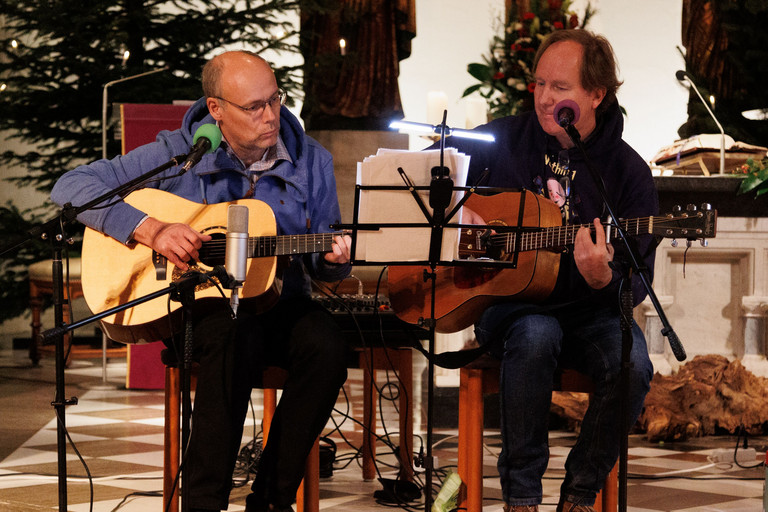 © privat/With Four Hands