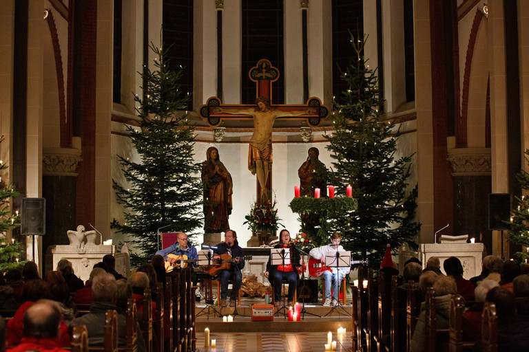 © privat/With Four Hands