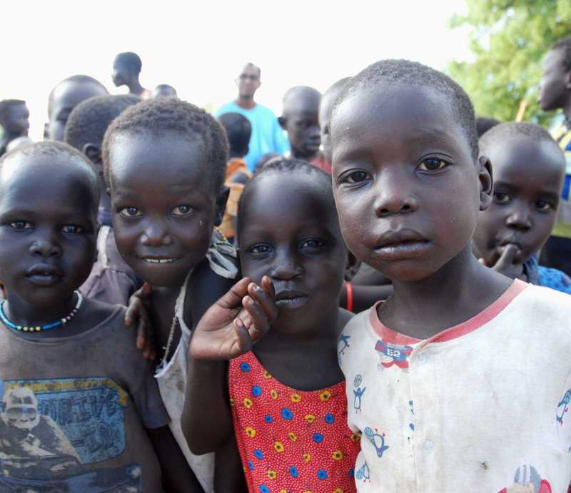 Gruppe kleiner Kinder im Camp Gumbo