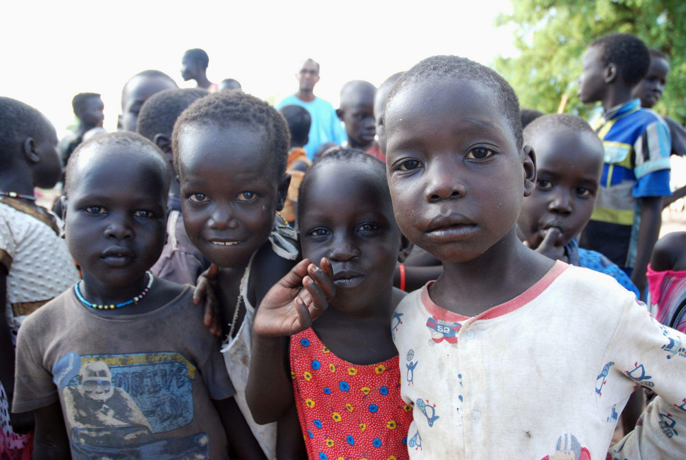 Gruppe kleiner Kinder im Camp Gumbo