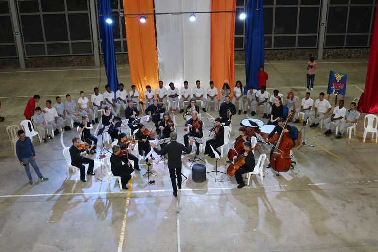 Konzert des Beethoven Orchester Bonn mit Jugendlichen in Kolumbien
